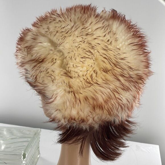 Artisan Accessories - Vintage lamb snow ski hat handmade in Italy.